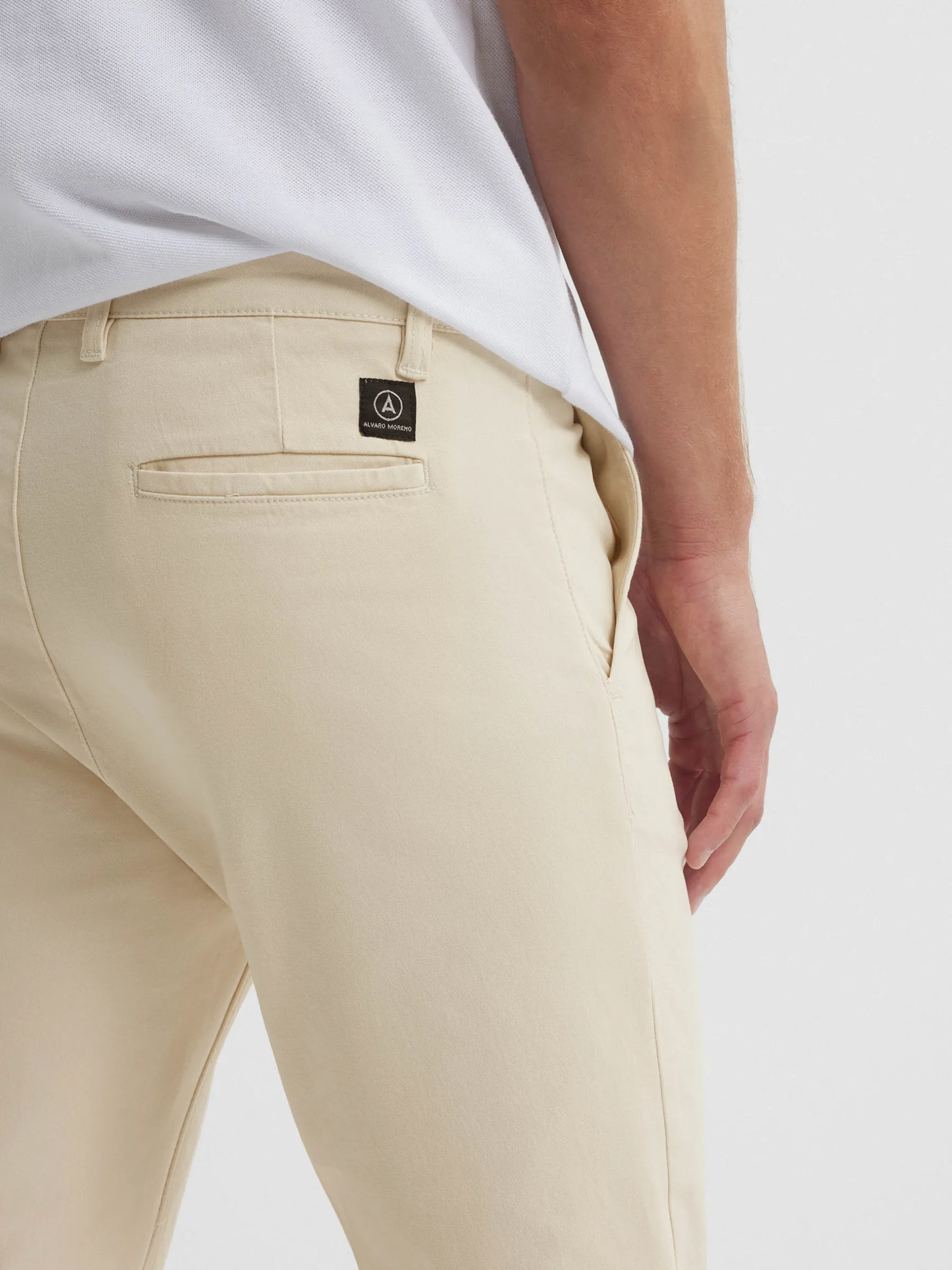 Chino<Alvaro Moreno PANTALON CHINO COMFORT Crudo